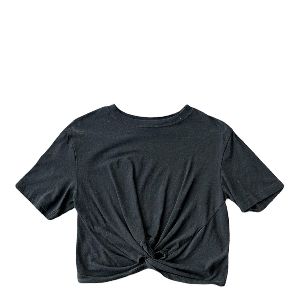 black cropped tee